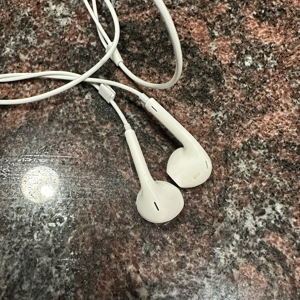 Apple EarPods 3.5mm Connection